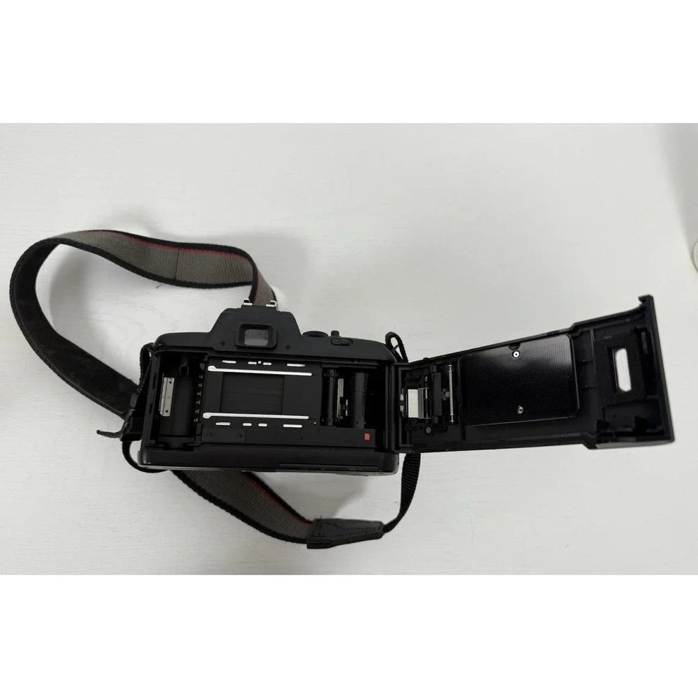 NIKON N5005 35mm SLR FILM CAMERA with AF‎ Nikkor 35-70mm f3.3-4.5 Lens Cap Strap